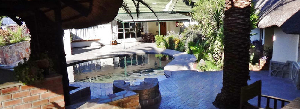 Parrot Lodge Bulawayo Bagian luar foto