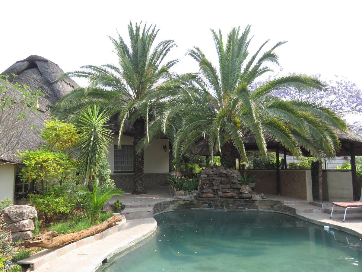 Parrot Lodge Bulawayo Bagian luar foto