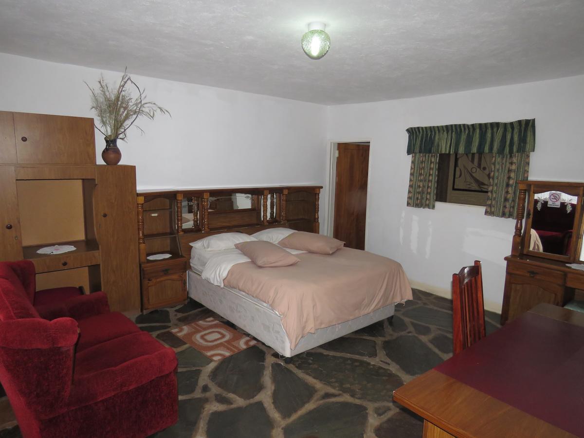 Parrot Lodge Bulawayo Bagian luar foto