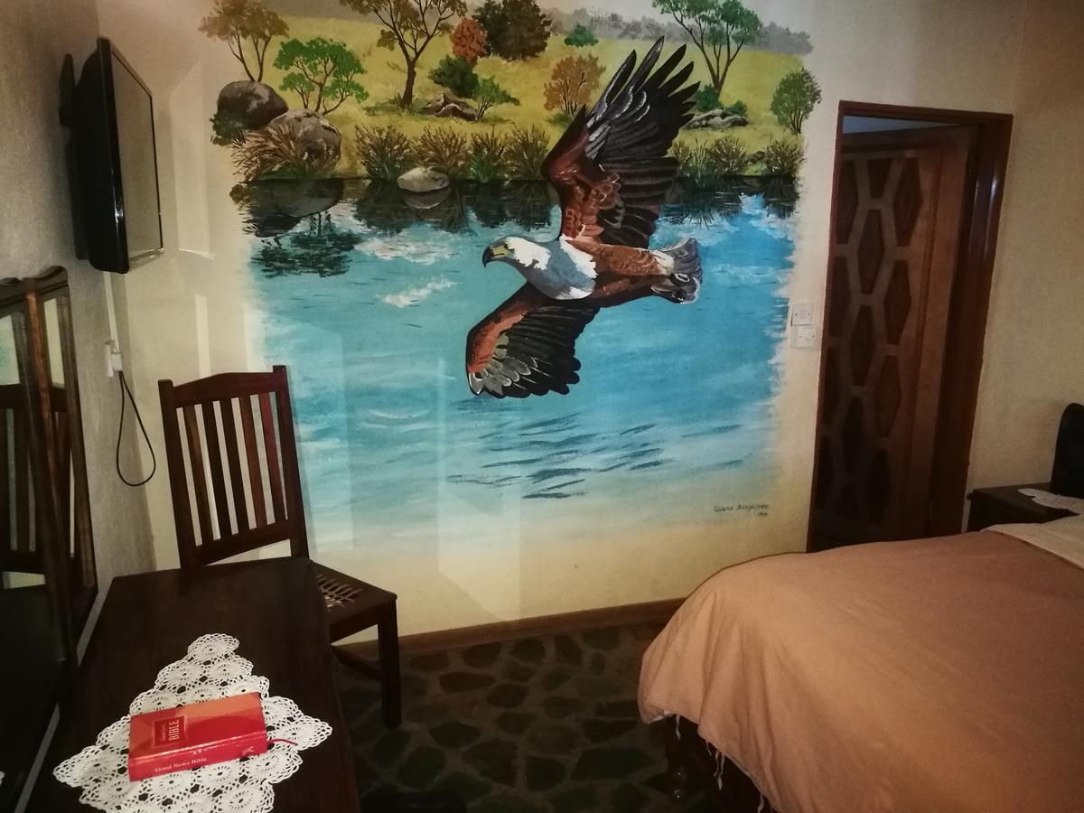 Parrot Lodge Bulawayo Bagian luar foto