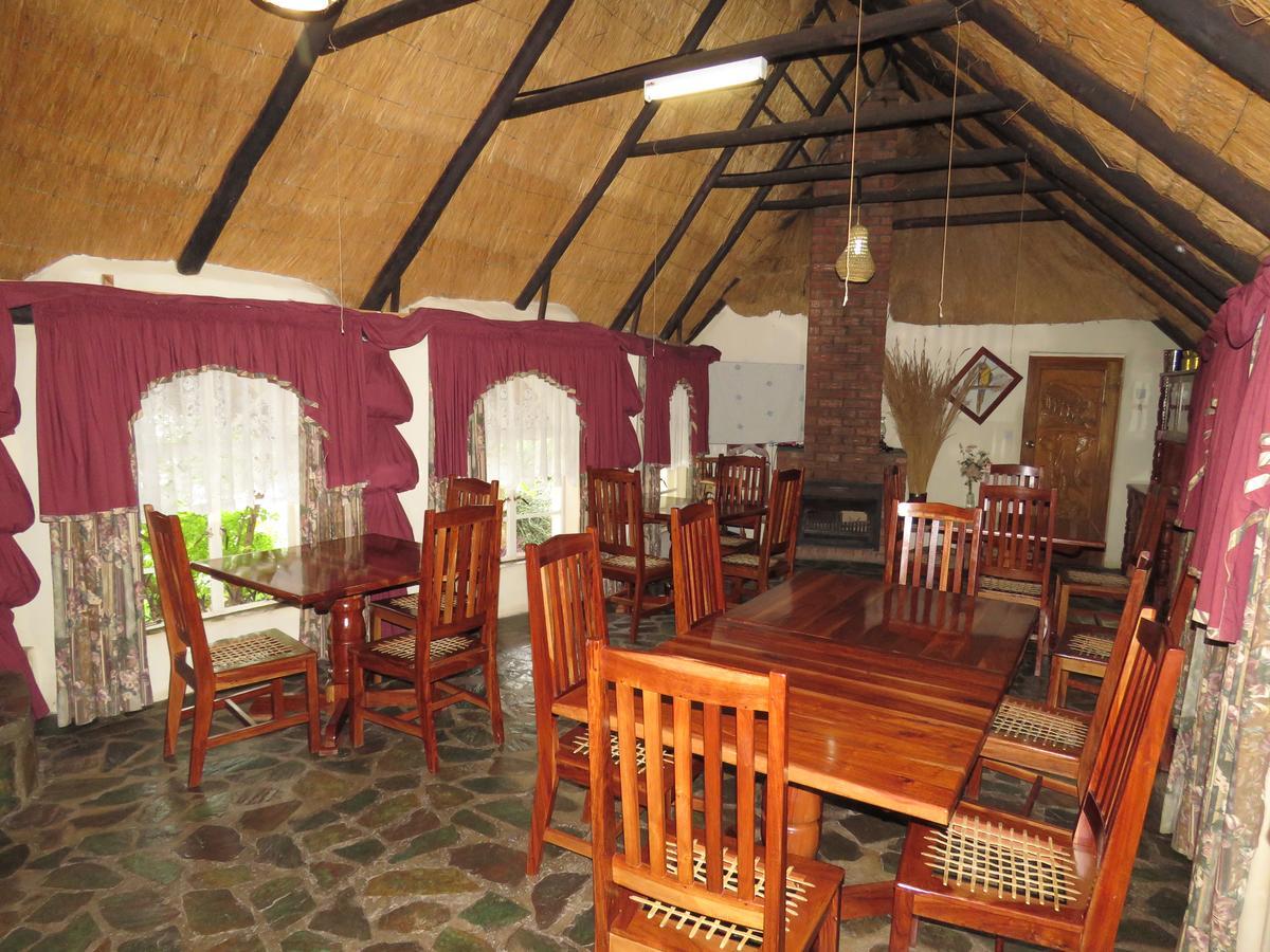 Parrot Lodge Bulawayo Bagian luar foto