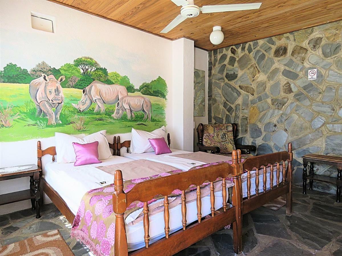 Parrot Lodge Bulawayo Bagian luar foto