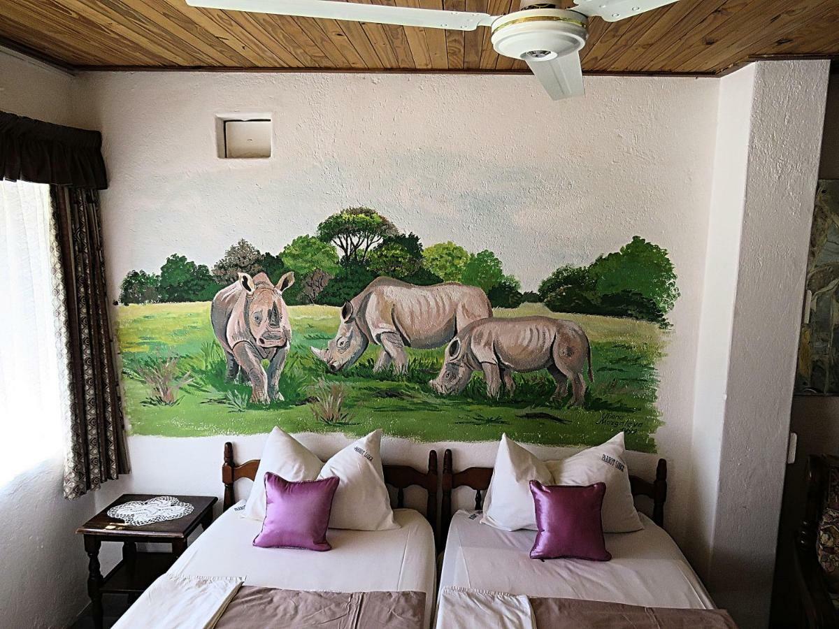 Parrot Lodge Bulawayo Bagian luar foto