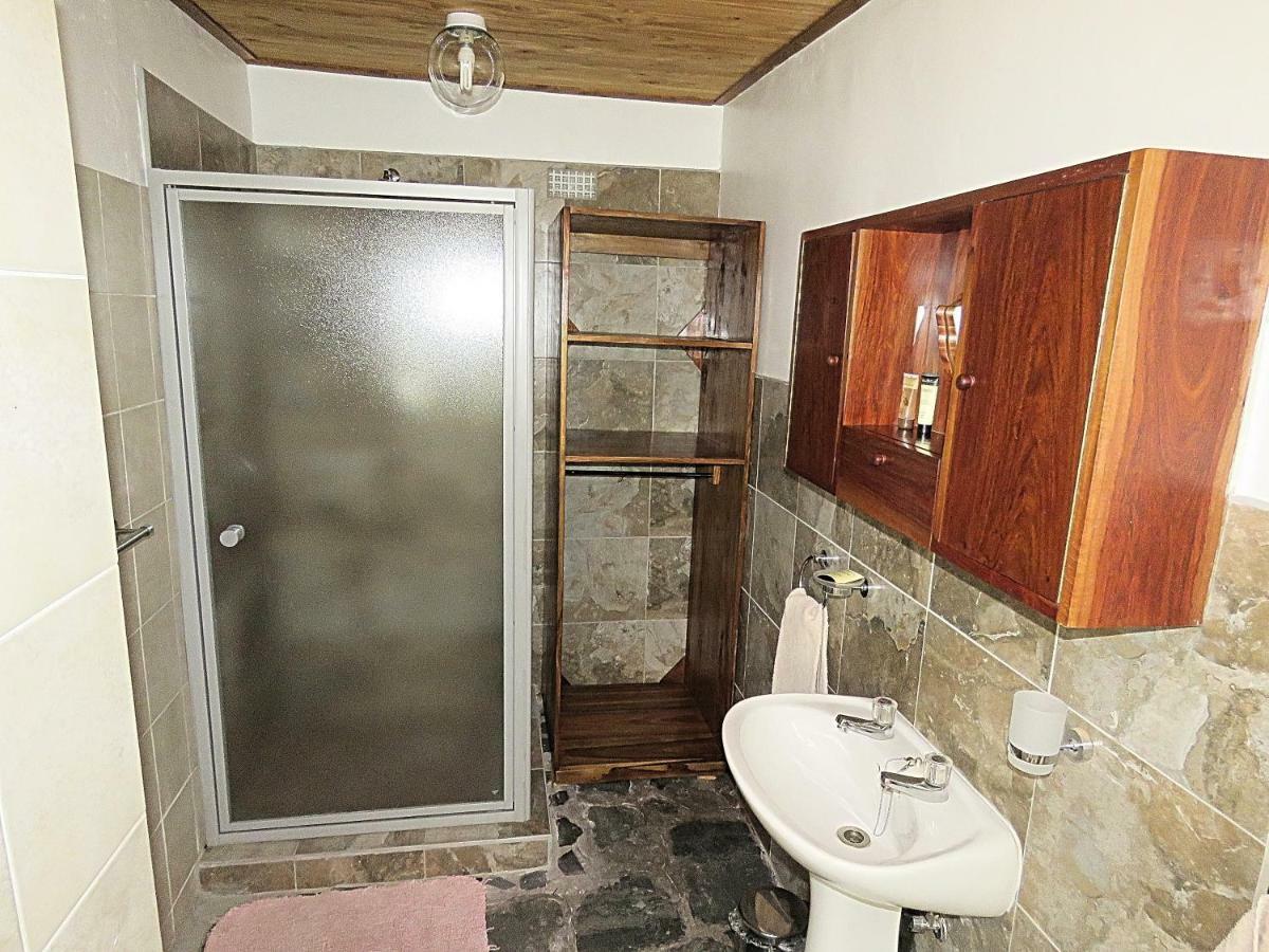 Parrot Lodge Bulawayo Bagian luar foto