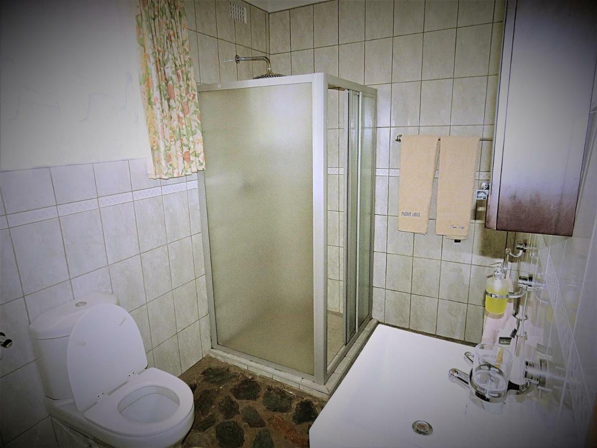 Parrot Lodge Bulawayo Bagian luar foto