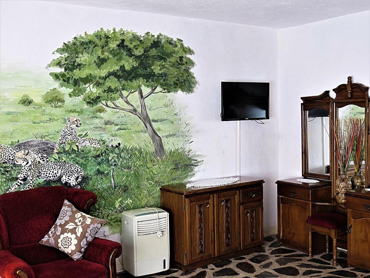 Parrot Lodge Bulawayo Bagian luar foto