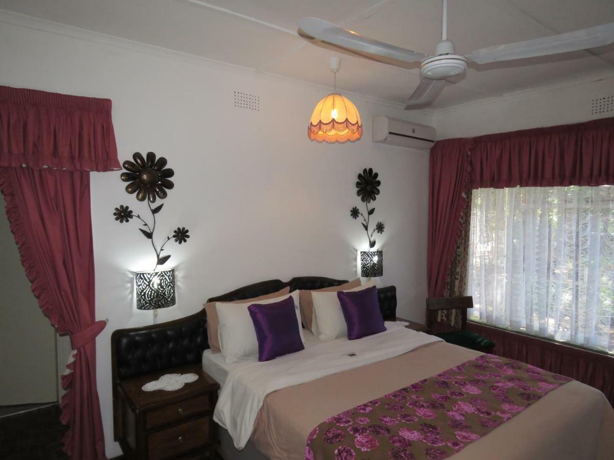 Parrot Lodge Bulawayo Bagian luar foto