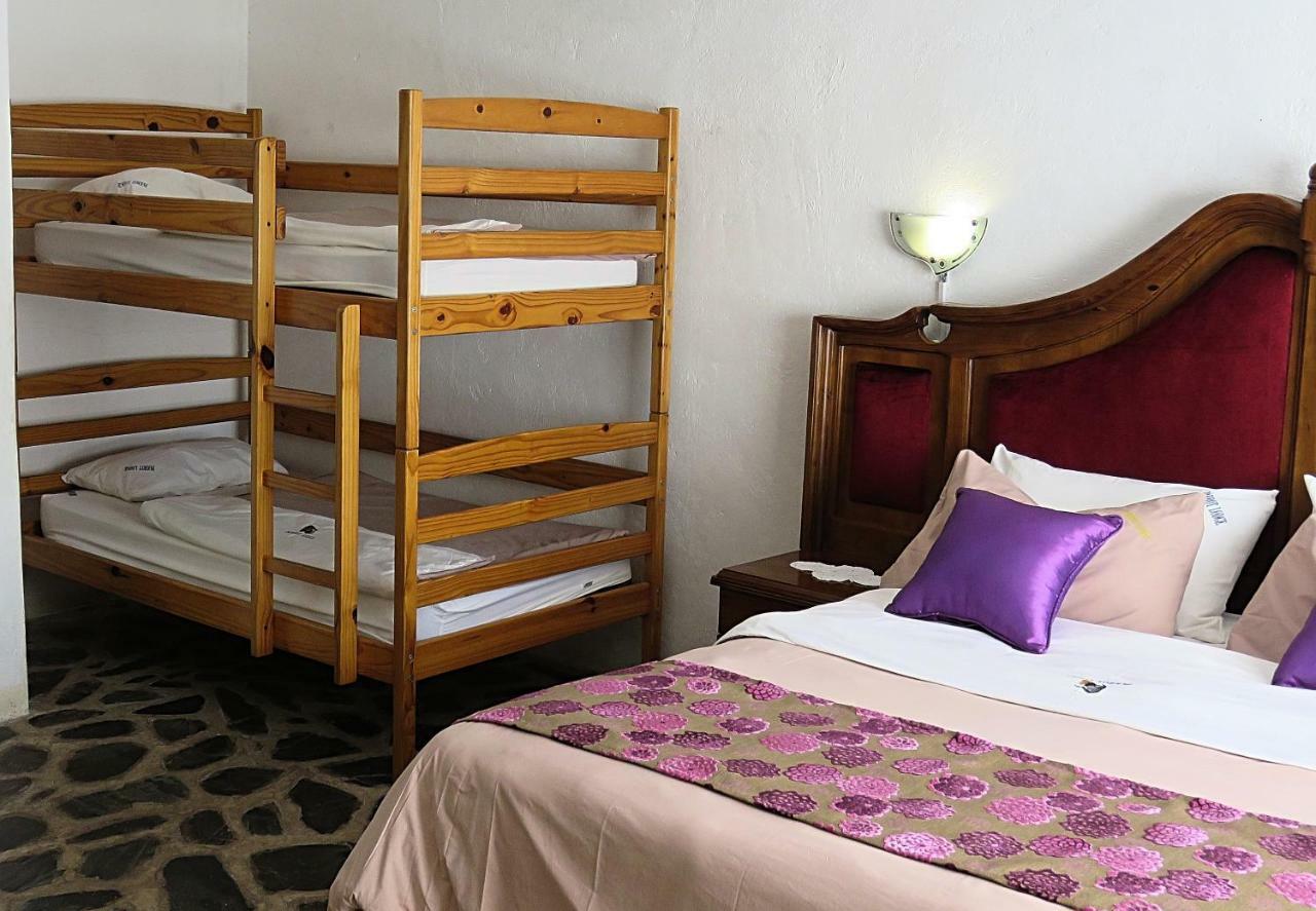 Parrot Lodge Bulawayo Bagian luar foto