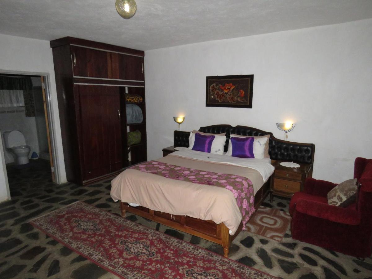 Parrot Lodge Bulawayo Bagian luar foto