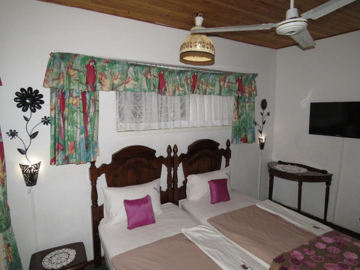 Parrot Lodge Bulawayo Bagian luar foto